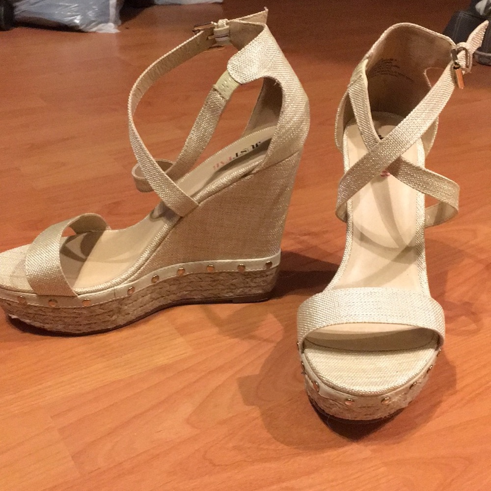 Never Worn JustFab Wedges